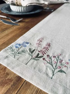 Bordløber flower broderi - Hørlook