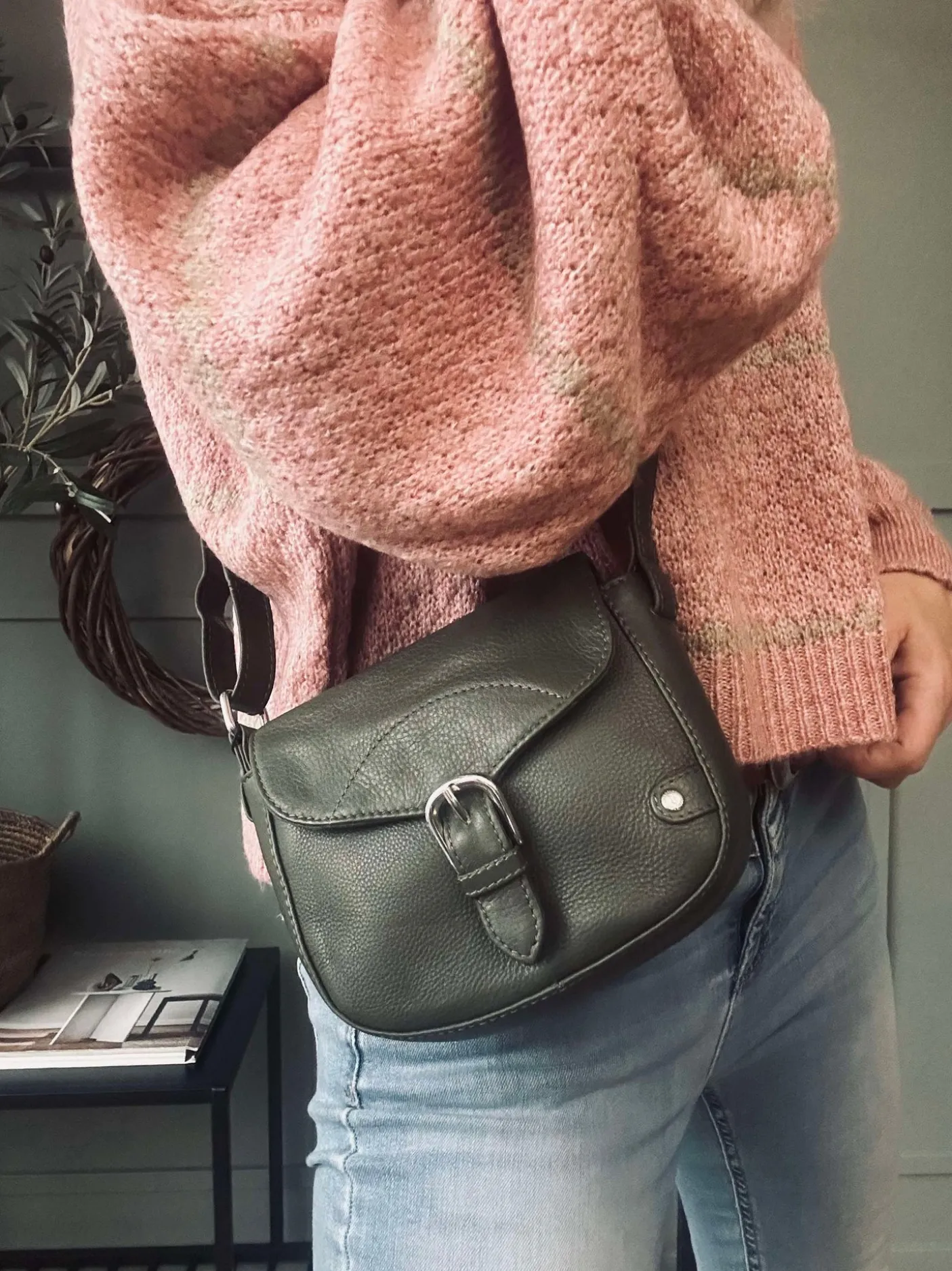 Crossbody Aura Army