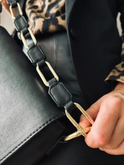 Crossbody Black lady