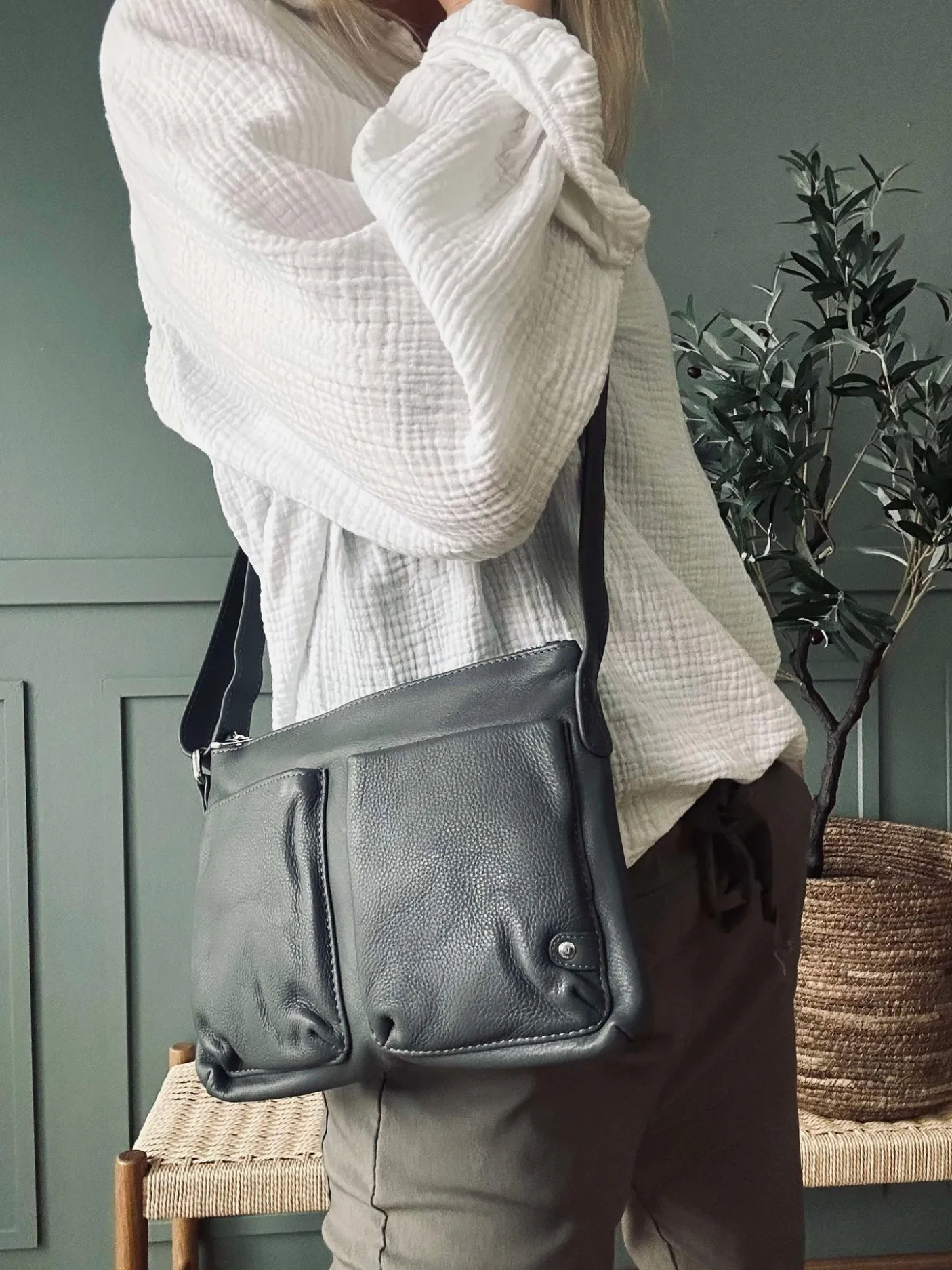 Crossover Aura Grey