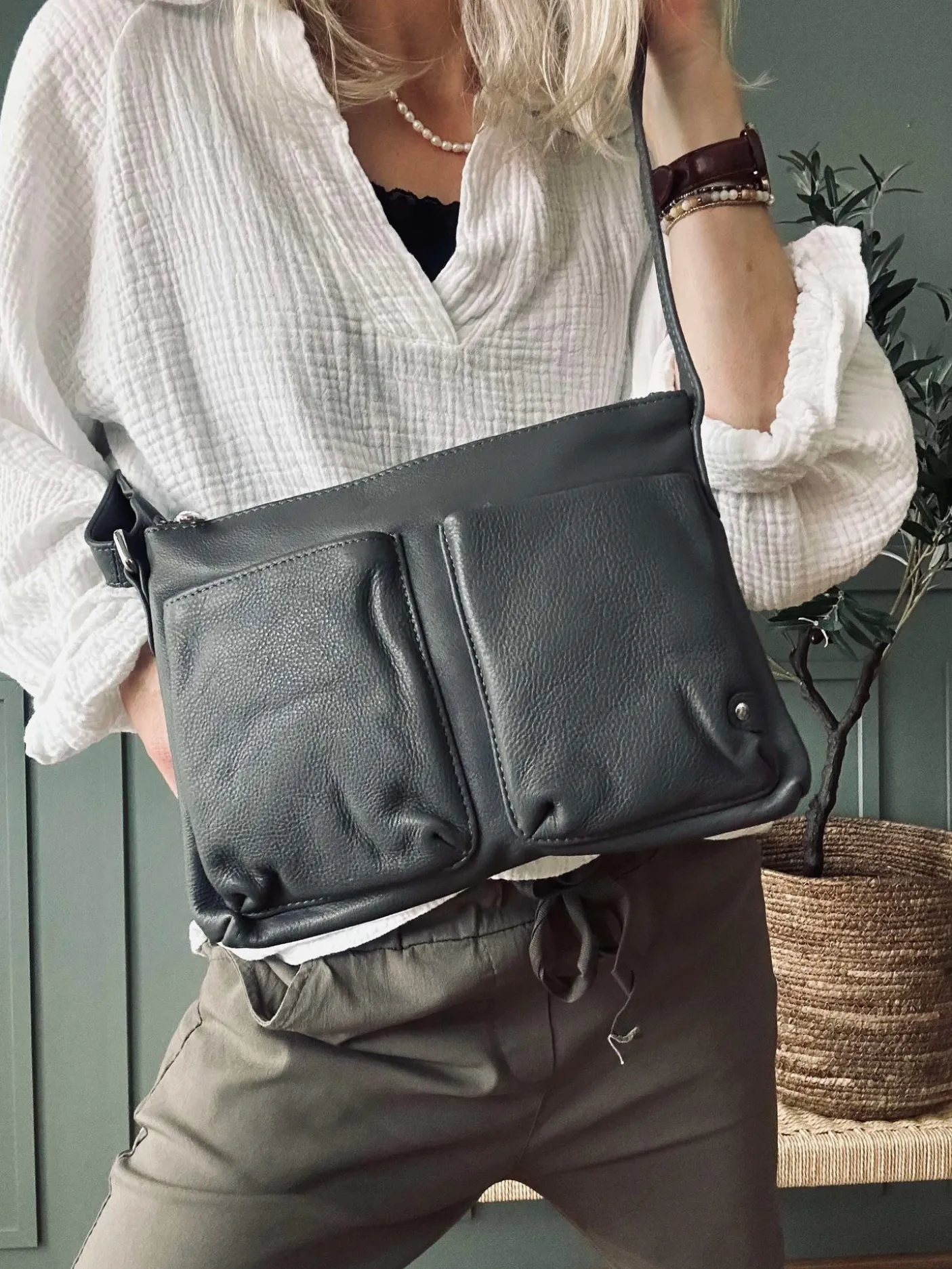 Crossover Aura Grey
