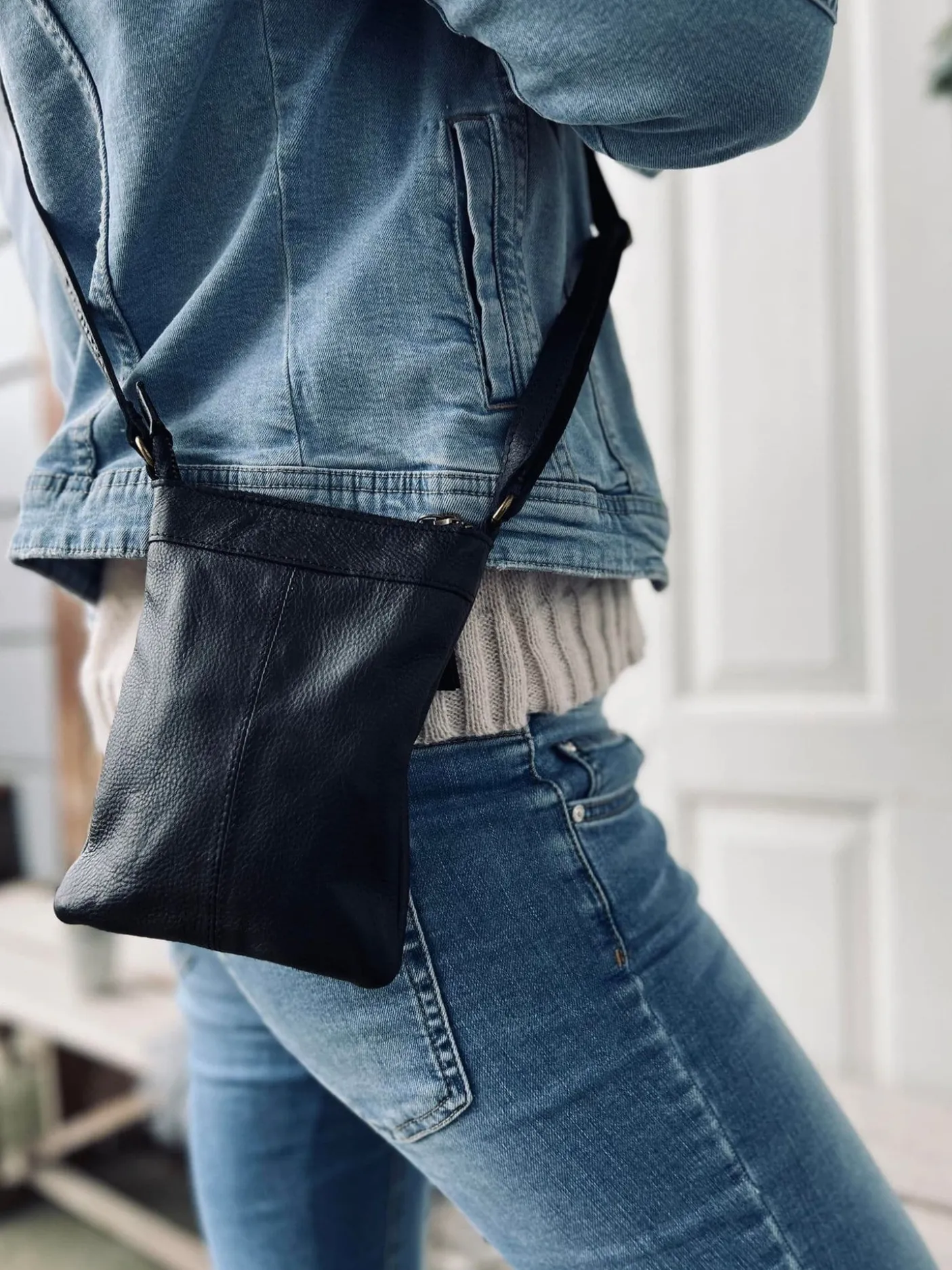 Crossover mobiltaske - OLINE Black