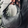 Elegant håndflettet skuldertaske - Black