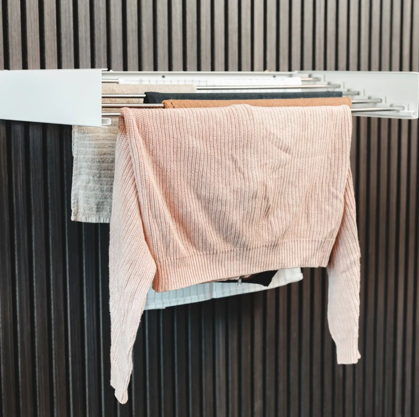 Foldbar vægmonteret tørrestativ