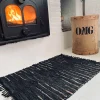 Gulvtæppe i flettet skind – Sort effekt strib 60x90cm