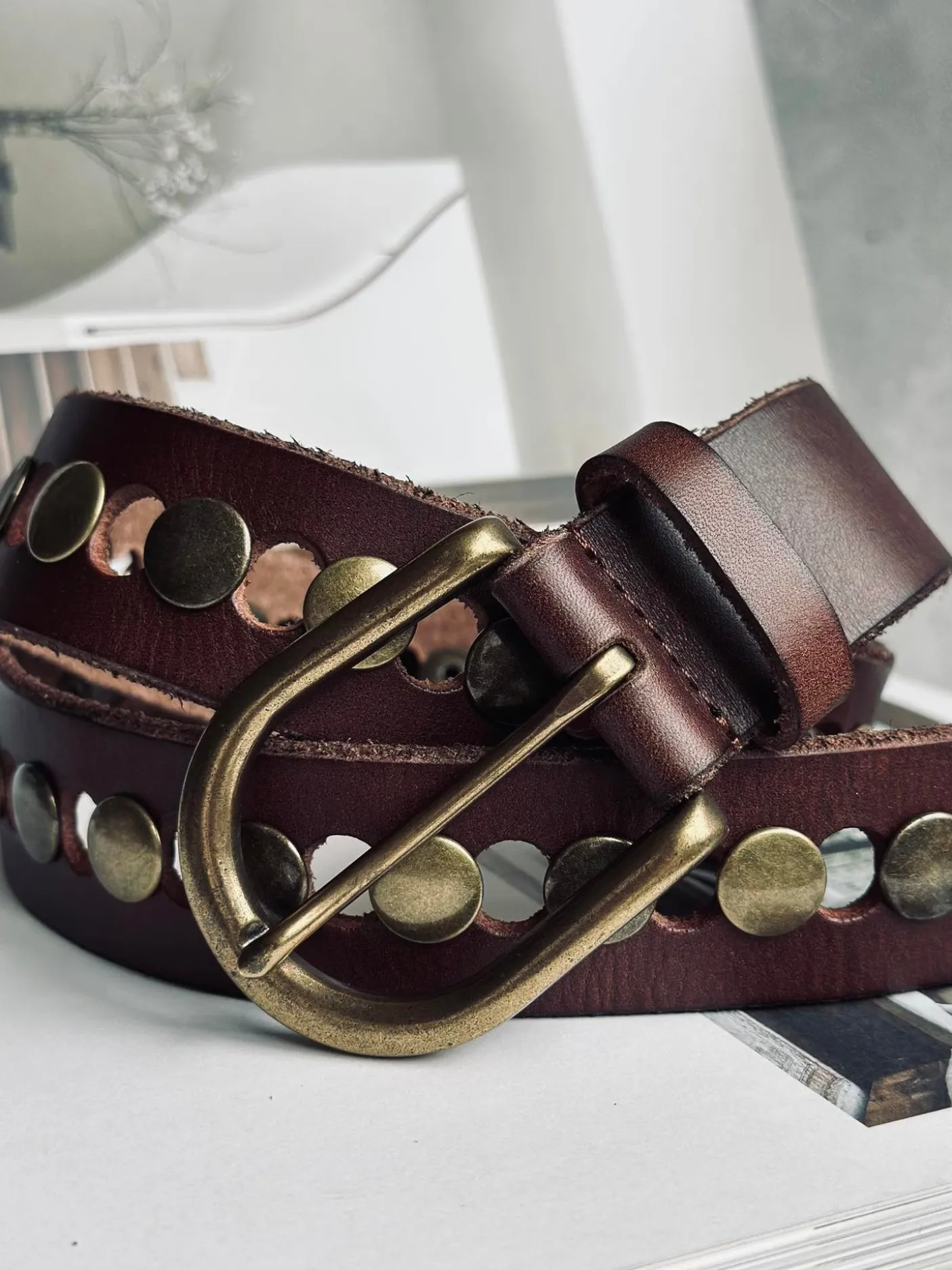 Jeans bælte dekoreret med nitter - Brown