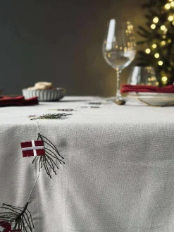 Juledug 140 x 240 - Dansk jul med flag og julehjerter