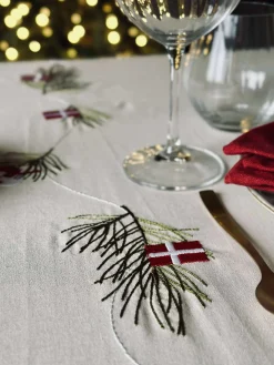 Juledug 140 x 240 - Dansk jul med flag og julehjerter