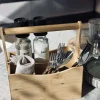 Kasse med rum og håndtag