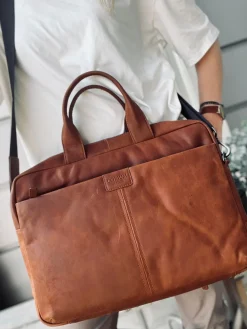 Laptop adventur - chesterfield cognac