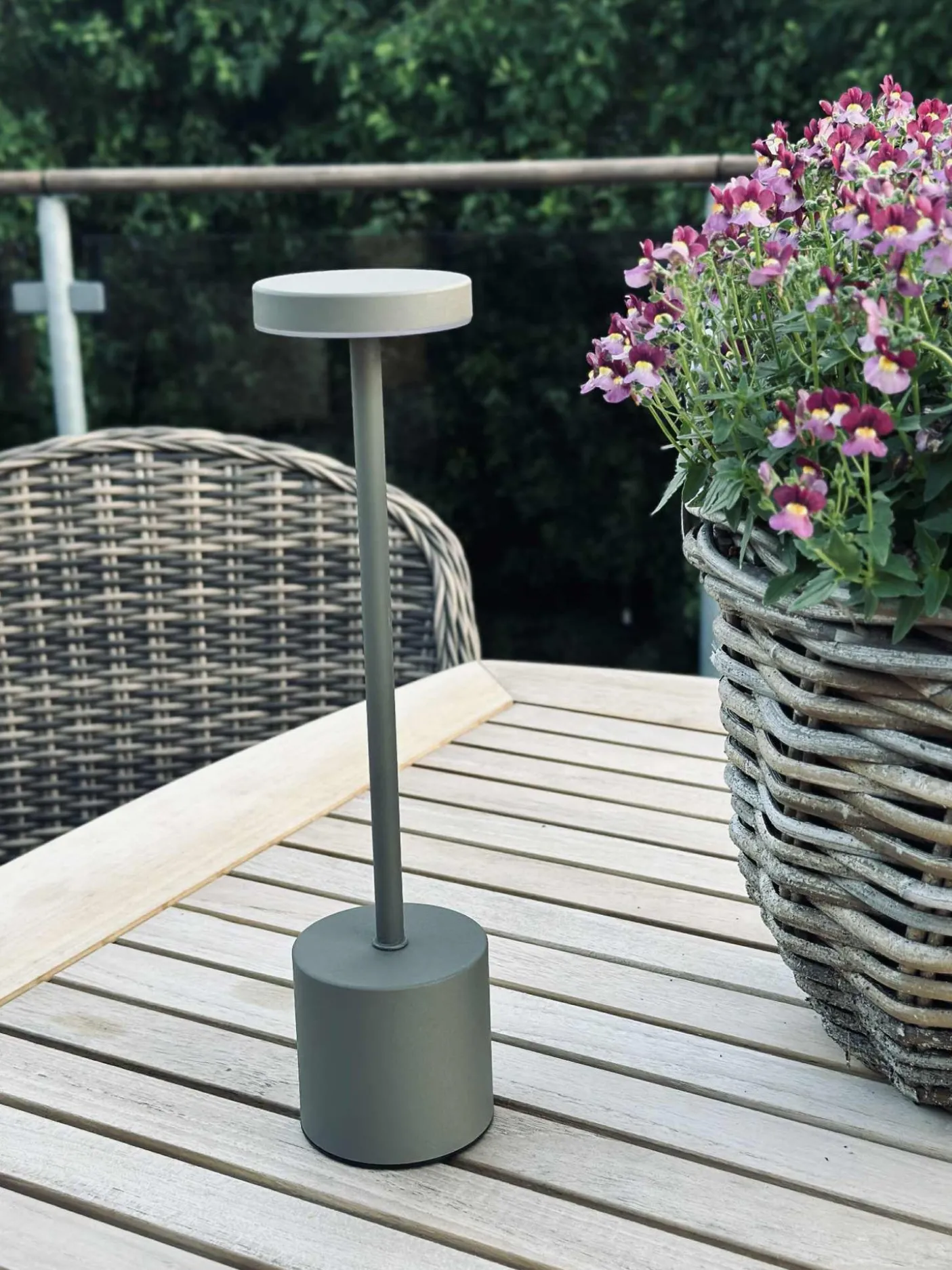 LED bordlampe KELLY Taupe - genopladelig