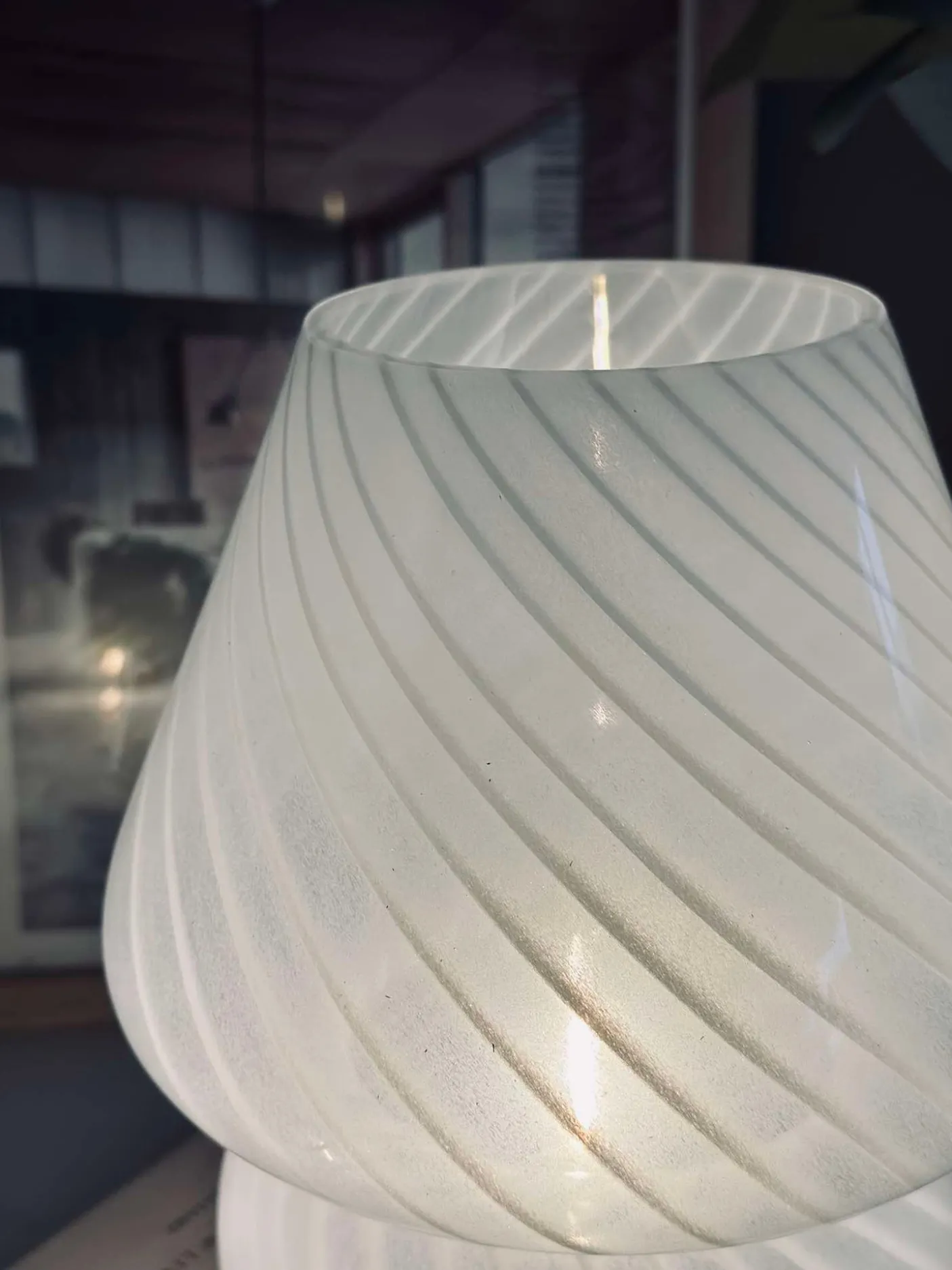 Mushroom Medium – Hvid mundblæst glas