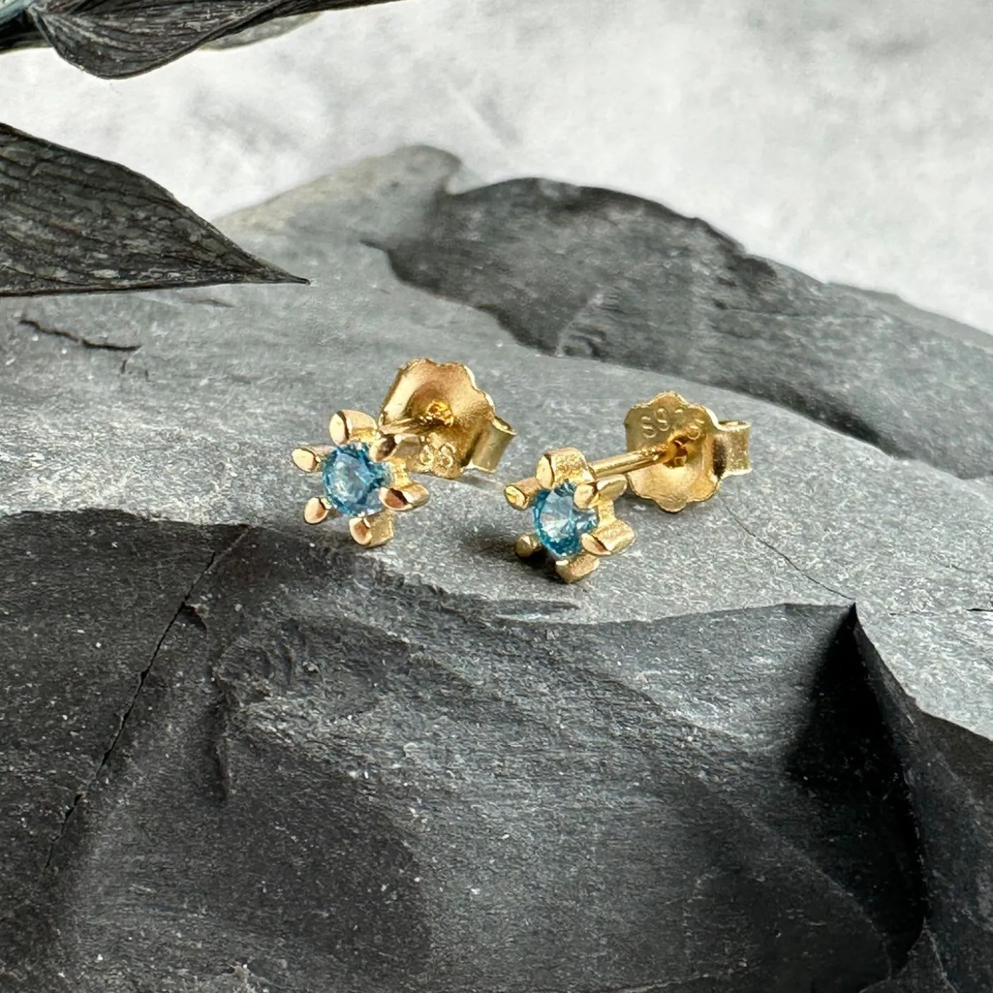 Ørestikker GIA – Blue 18K forgyldt