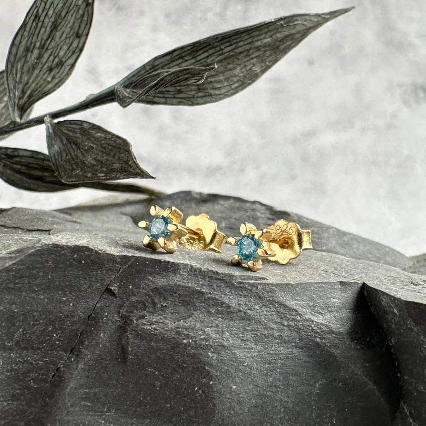 Ørestikker GIA – Blue 18K forgyldt