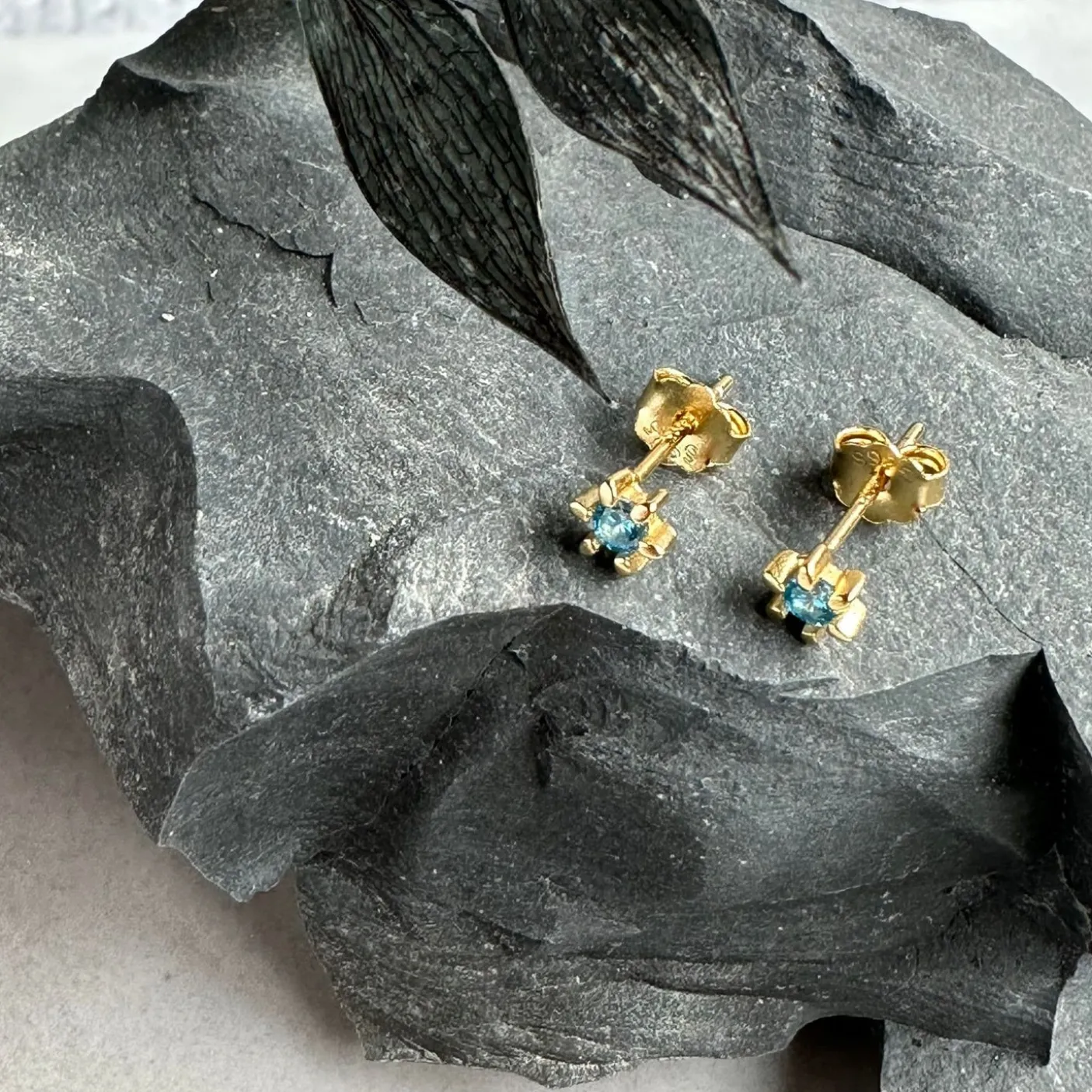 Ørestikker GIA – Blue 18K forgyldt