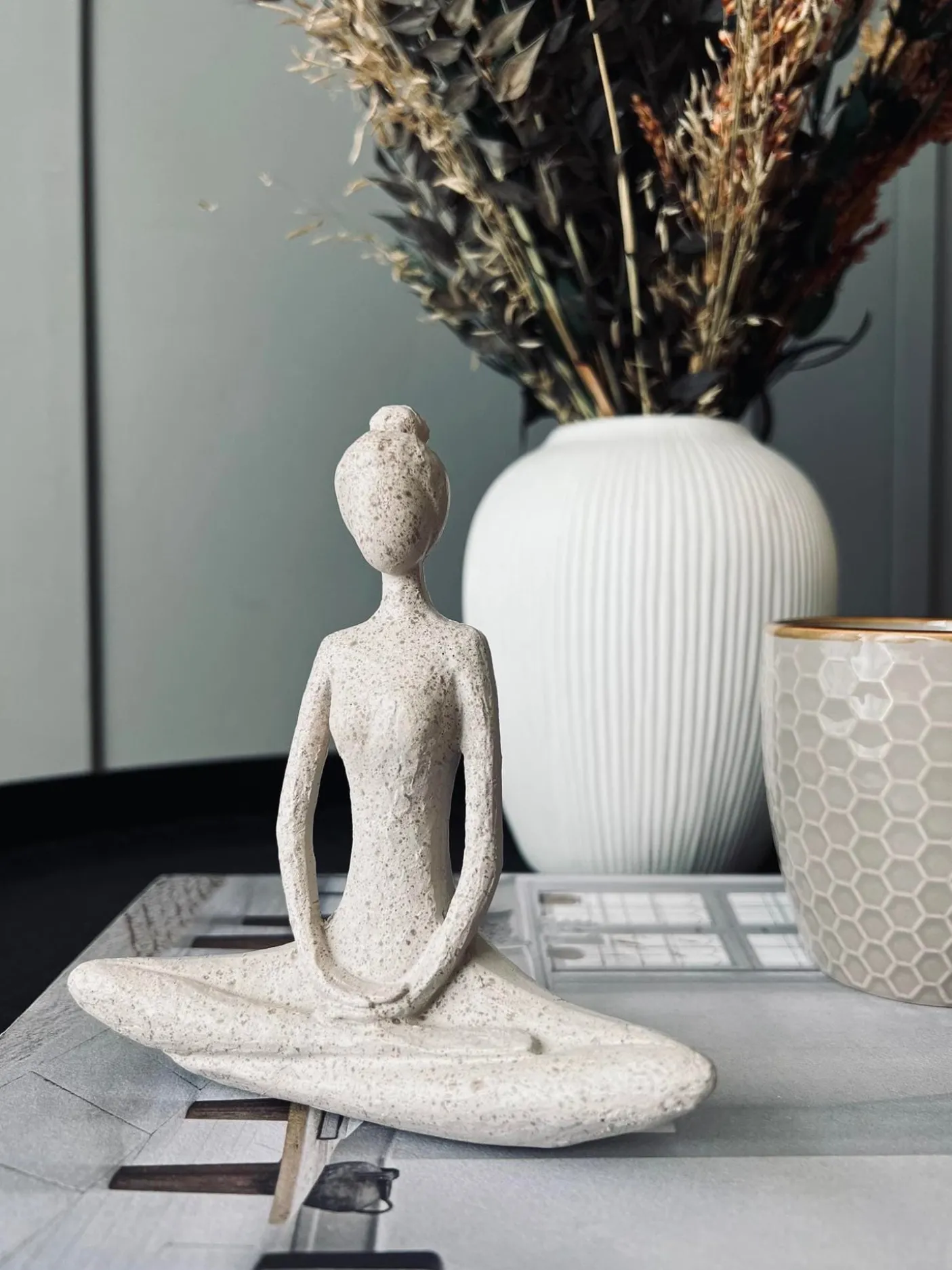 YOGA - Small white Lady